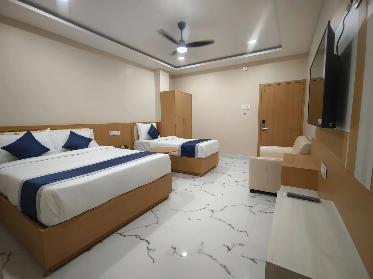 Reception Desk — Hotel Shiny Grand