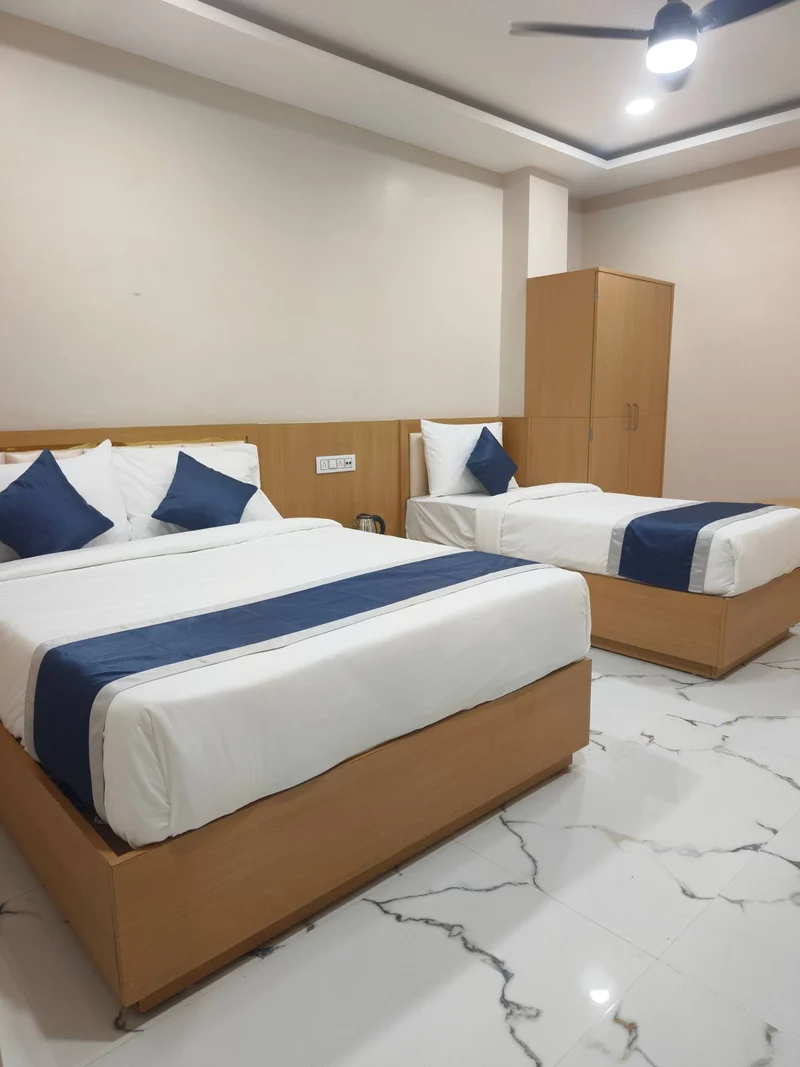 Queen Bed + Single Bed Room — Hotel Shiny Grand
